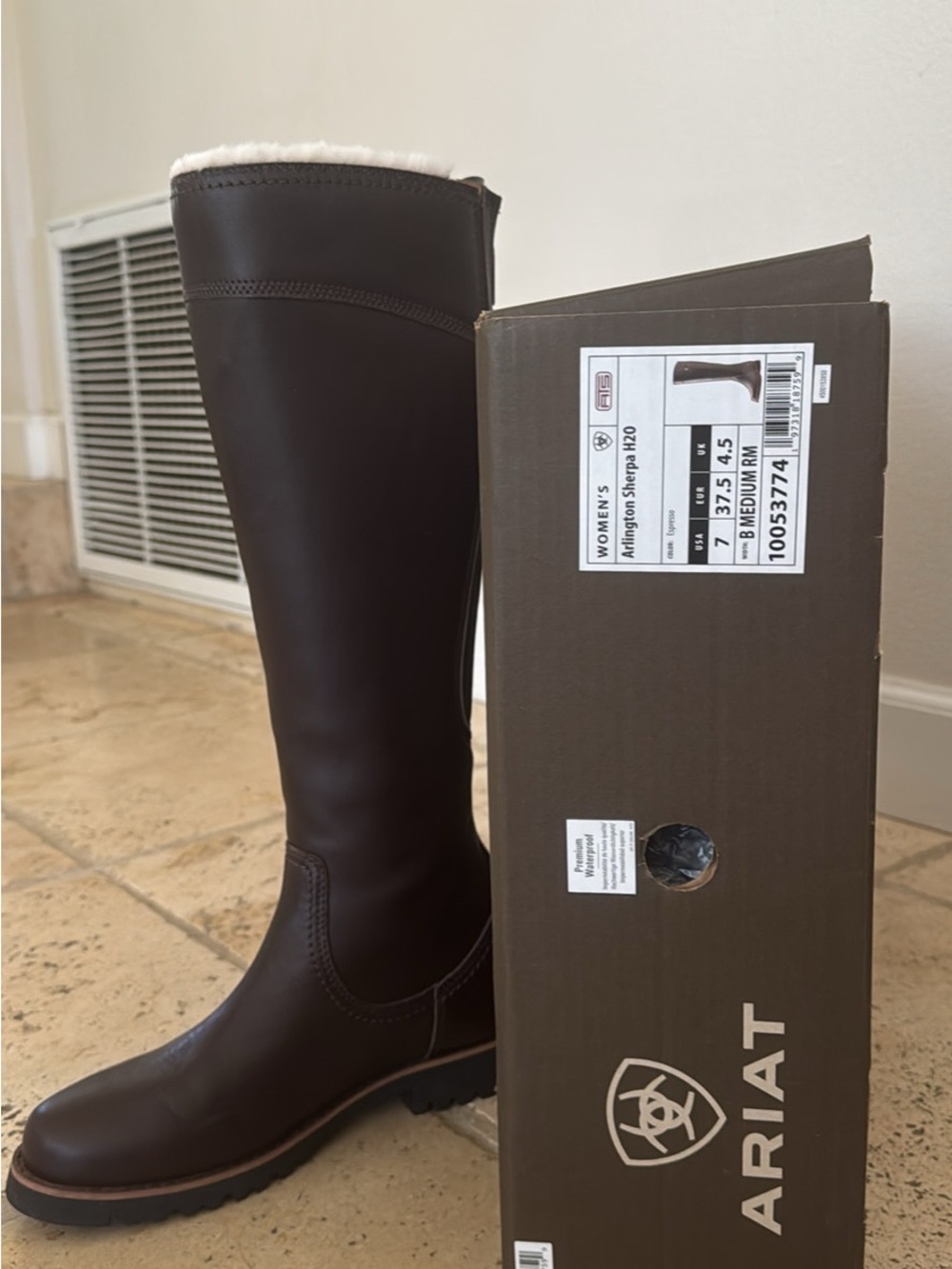 NWT 🔥Ariat Dark Brown Leather Boots with Cream Shearling Cuff - Picture 7 of 8